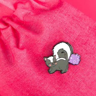 Skunky Spice Enamel Pin